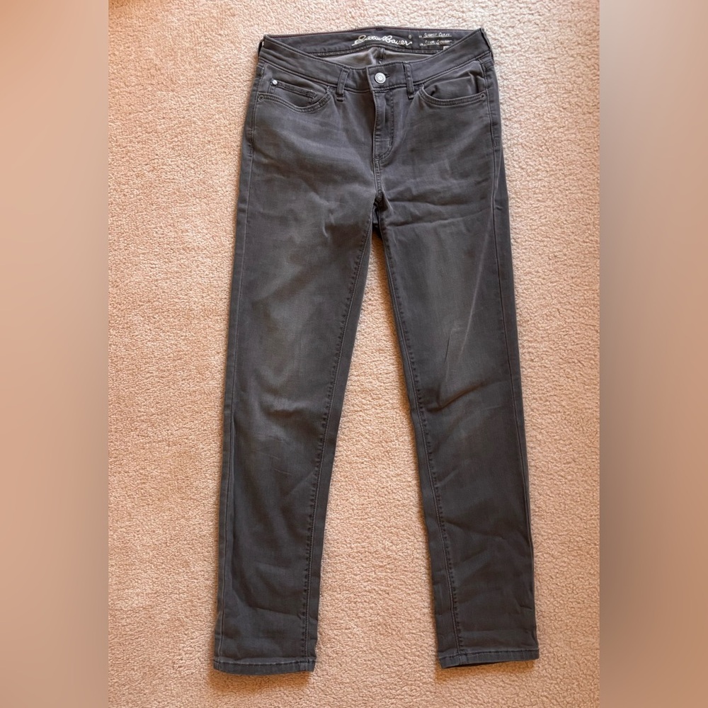 Eddie Bauer women’s jeans specialty dyed Gray color.